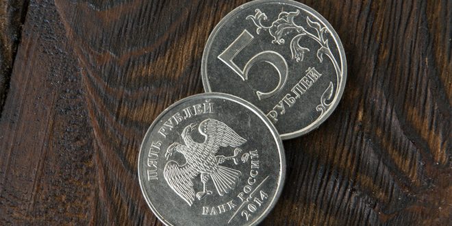 El rublo ruso sube frente al dólar y el euro