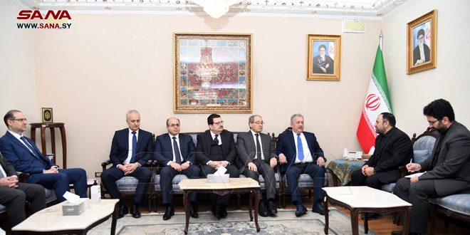 Jefe del Gabinete y varios ministros realizan visita solidaria a la embajada iraní