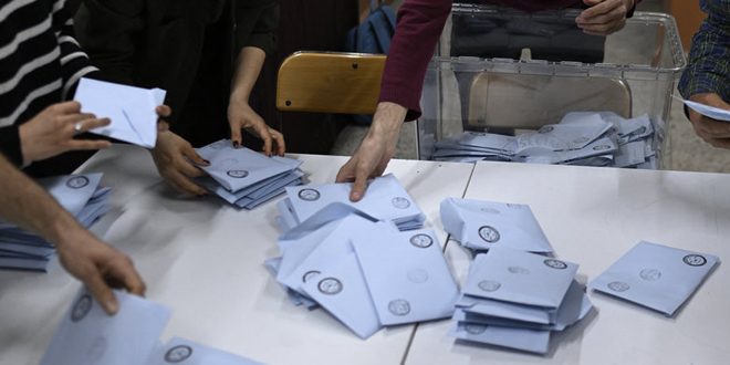 La oposición turca gana elecciones municipales, según los resultados preliminares