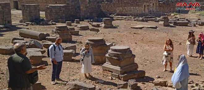 Turistas de varias nacionalidades visitan la histórica y emblemática ciudad siria de Bousra al-Sham (+fotos)